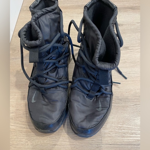 Nike Tanjun High Rise High Top Sneaker Boot - Picture 2 of 2